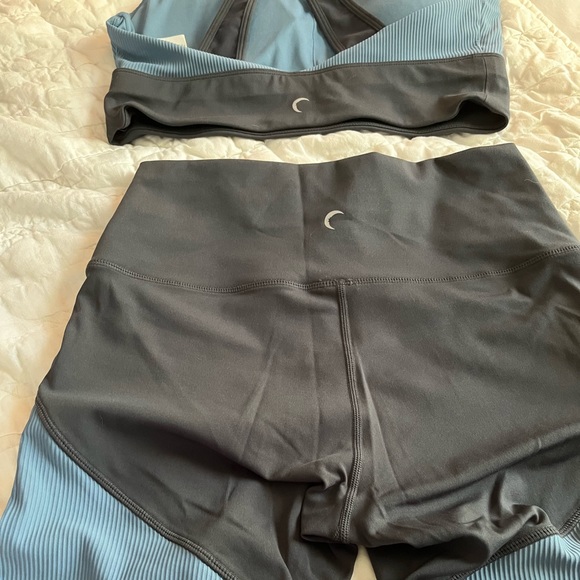 ZYIA Yoga Set - Top & Leggings - Picture 10 of 12